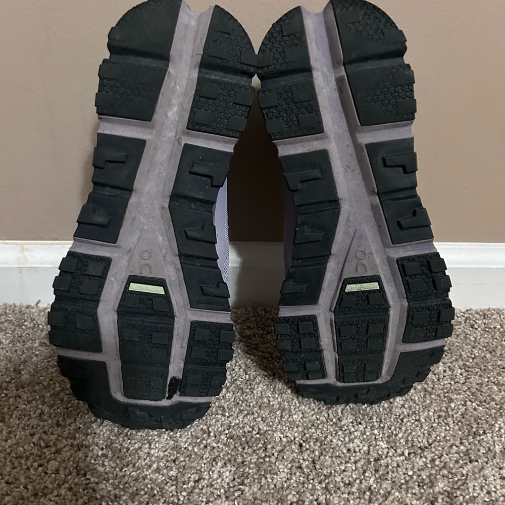 On Running Ultracloud Purple Shoes - Picture 4 of 4